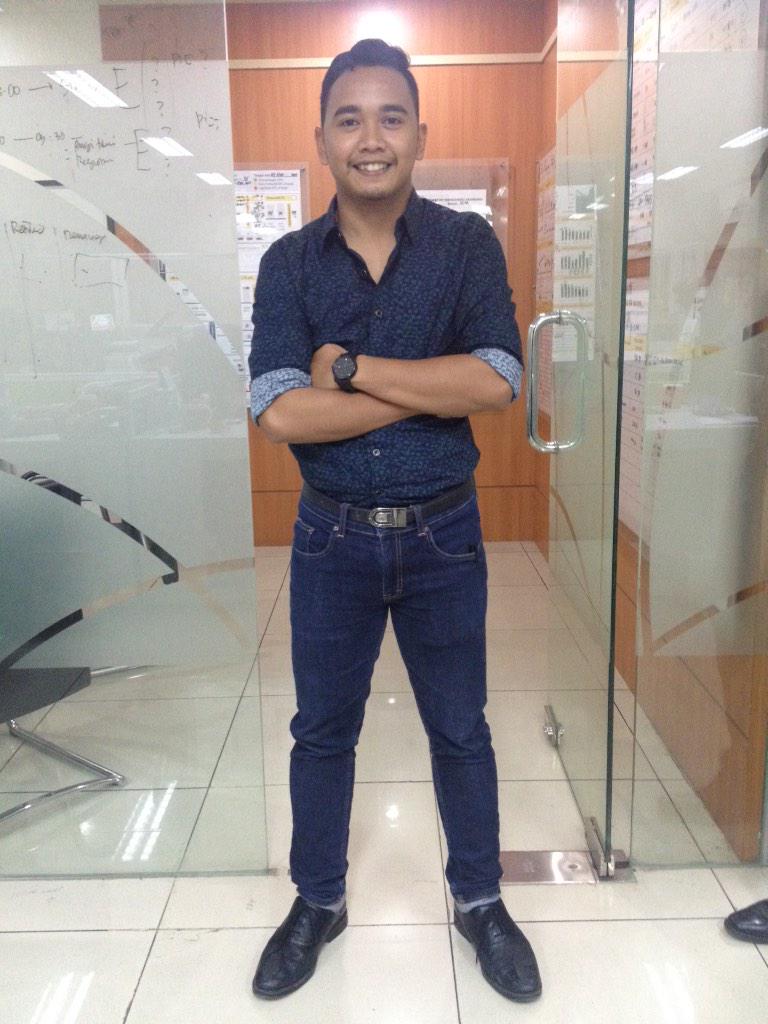 dimasmbatan's tweet photo. Ngantor,,,,,
#ilookoftheweek @murhan http://t.co/4GD23OdLiP