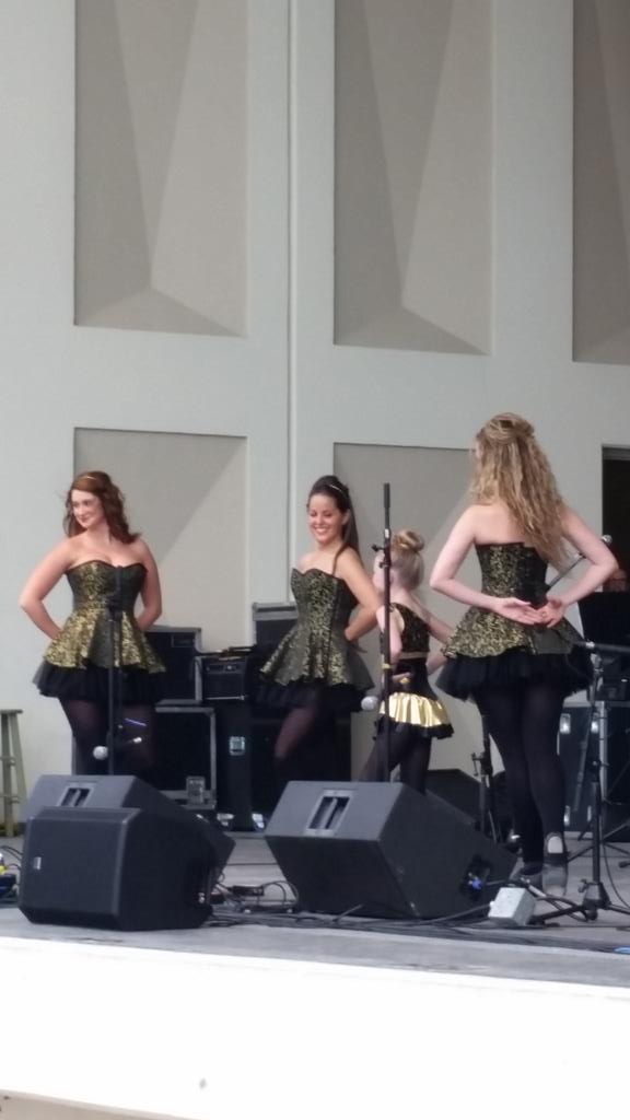 IrishEchoesBand's tweet photo. This was happening yesterday at @Lannadoo. #gig #irishdance #festival http://t.co/2fzH3SLfRE