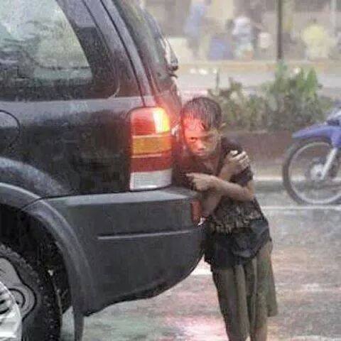 moecool_'s tweet photo. الفقير هو من يتألم من برد الشتاء.. 
وليست سخافااات عشقكم.. http://t.co/i3yjgKRgdp