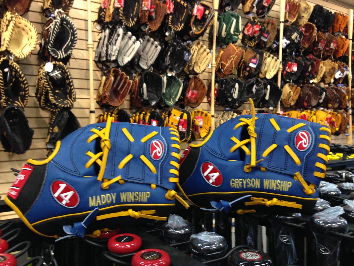 hrslondon's tweet photo. Christmas came early for our youngest customers, Greyson and Maddy Winship! @winship10 @RawlingsSports #custom #cute http://t.co/39ZCOpH4rx