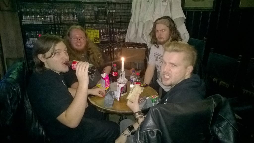 StoneAngelsUK's tweet photo. Pre gig meal at @greendoorstore. Who's coming to see us tonight? We hit the stage just before 9.30! http://t.co/AFlNomvi8I