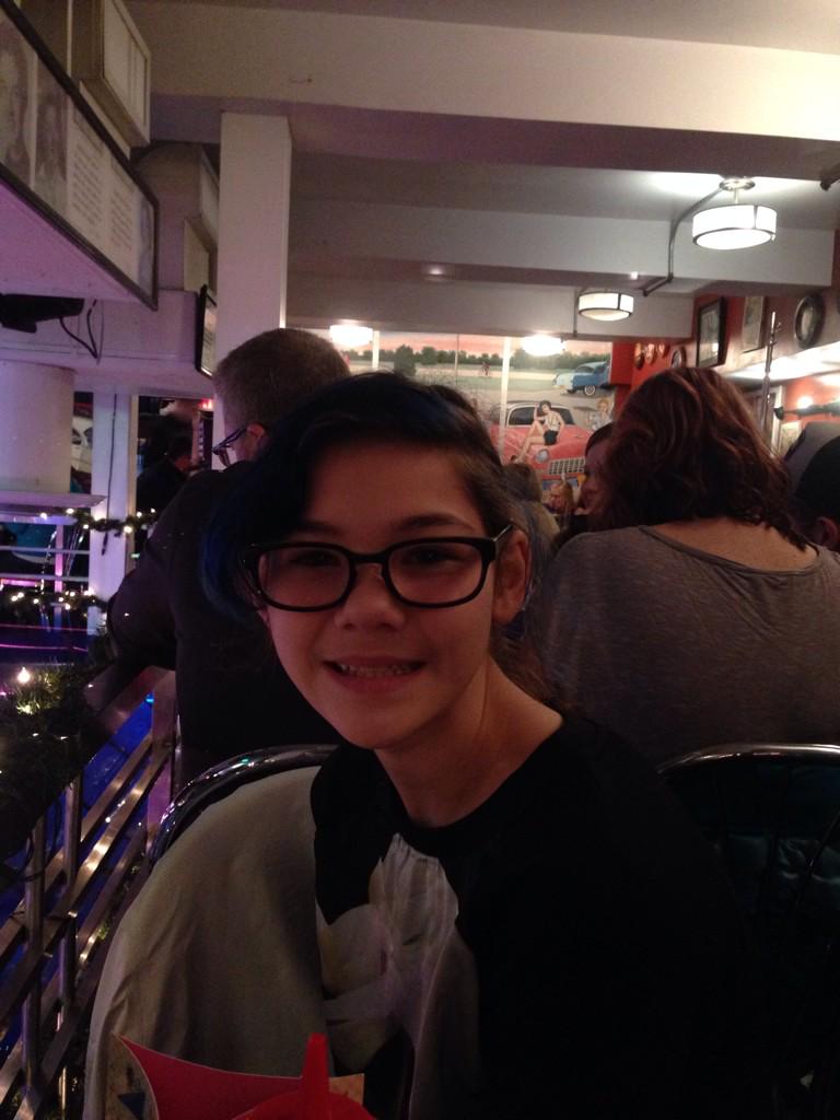 suznericward's tweet photo. Can't wait for my strawberry shake @EllensStardust http://t.co/KiYrhfjmwV