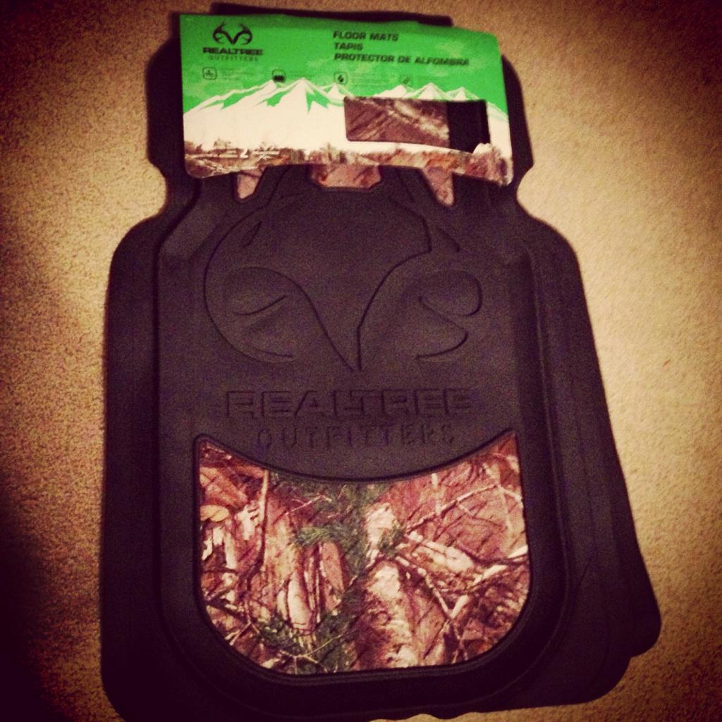 rustie_johnson's tweet image. Thanks to @Realtree for my floor mats during the #12weeksofrealtree ... Now to get my jackedup truck :)