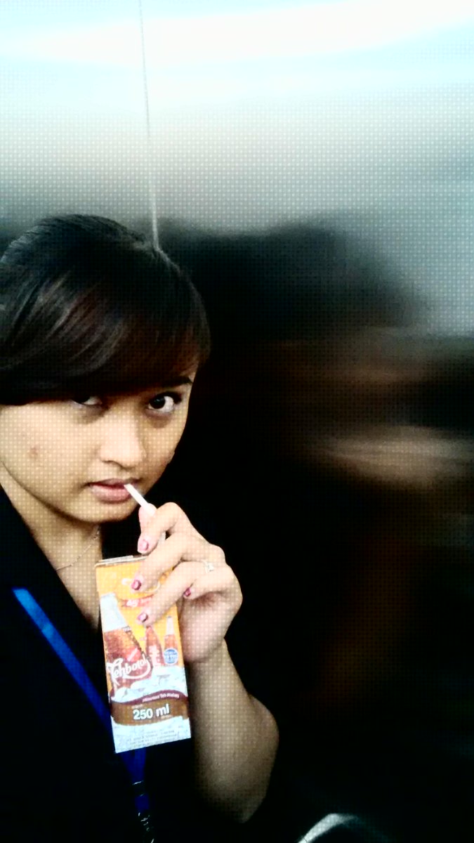 dimanapun kamu berada,minumnya teh botol kotak :p