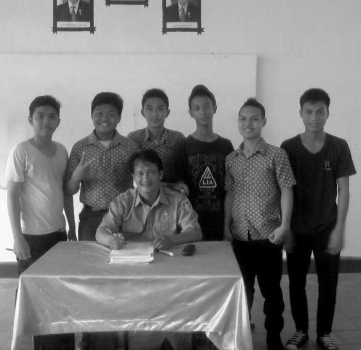 fachri_laeke_93's tweet photo. @sman07mks selamat hari guru pak. makasih sudah banyak kasi motivasi semenjak SMA dulu :) http://t.co/92wInhv04s