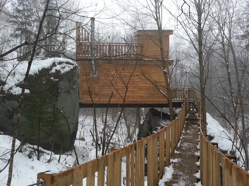 TremblantActiv's tweet photo. Did you know we offer a 4-season Treehouse ready-to-camp ! Les Refuges Perchés ! http://t.co/DbFsDo738y http://t.co/adKOK3H4zS