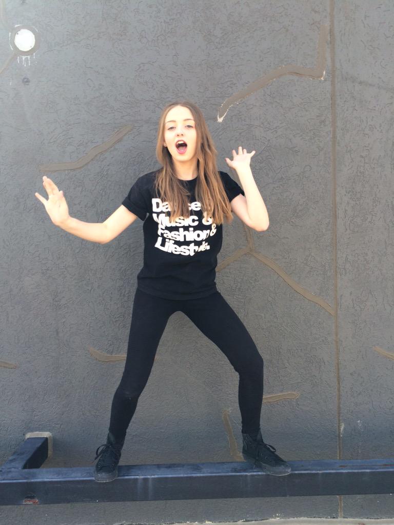 emmaegosling's tweet photo. I feel like these photos describe us way better than any headshot ever will👏👏 #photoshootfails http://t.co/ICCcasO1HP