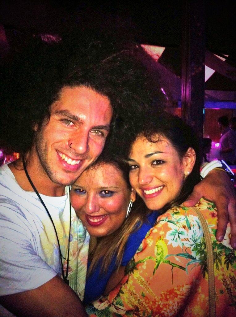 Comicsmldss's tweet photo. @Lore_edo @Kristian17gh14 @SoniaZWallsGH14 buenas noches chic@s, q descansen
un fuerte abrazo a los 3🙅💋 #ConUds http://t.co/fxZfzowpoD