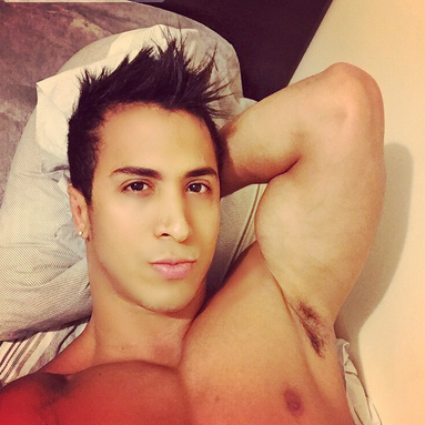 Franger_Huz's tweet photo. Linda Noche Gente #goodnight #boy #ducha #men #hot #crazy #happy #FrangerHuzHot http://t.co/MzYBfieAQa
