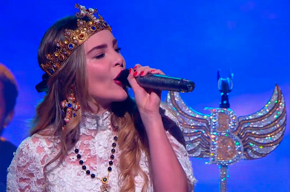 CaracolTV's tweet photo. Canción: @belindapop le cantó a Colombia ‘Contigo en la distancia’ en @LaVozKidsCo:
http://t.co/FWbVf2eN0d http://t.co/JcNSg5NmdD