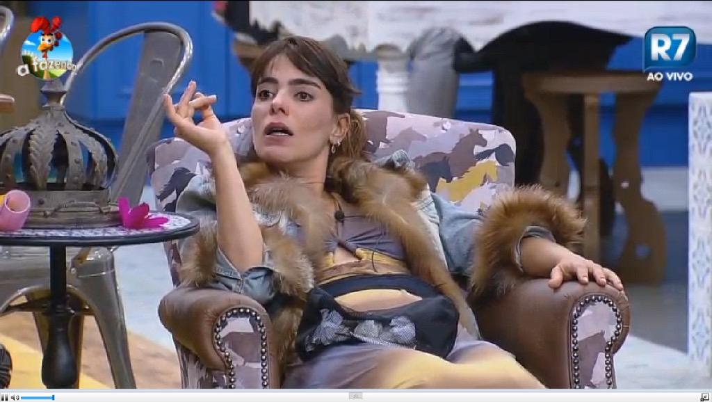 avicmarcelino's tweet photo. QUEM É A FINALISTA? 👑👌 #AFazenda http://t.co/X3cqJl9Nlt