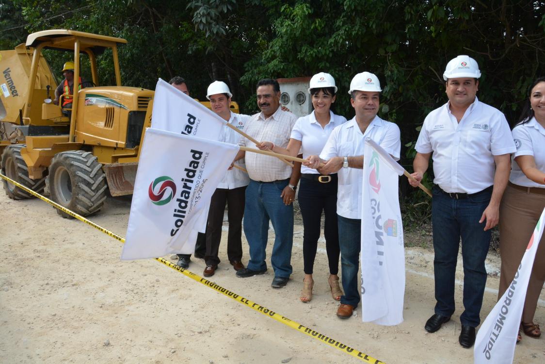 EstoyConMau's tweet photo. #DeFoto
El pdte @MauricioGongora junto a @CinthyaOsorioG @Fabian_Vallado @TeresitaFA @pereyra_jc http://t.co/5GF91fnlLI