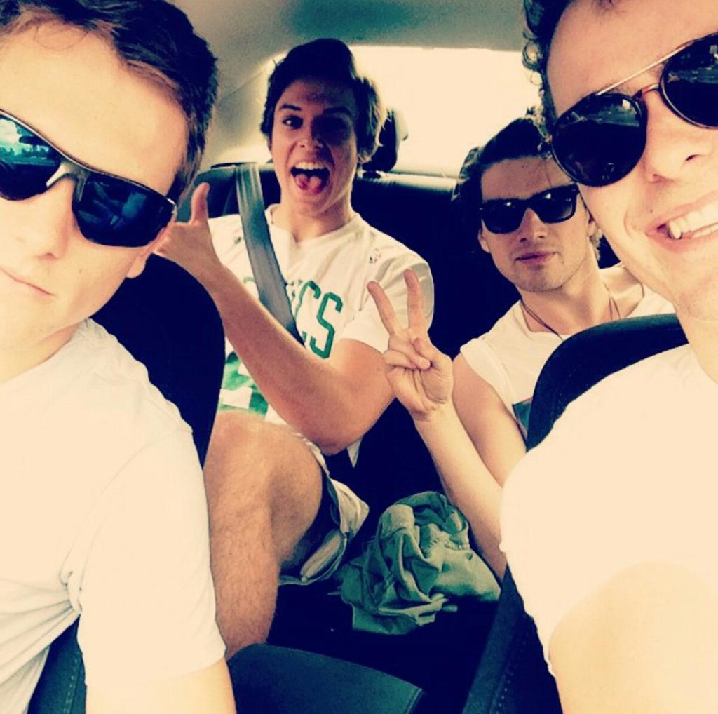 summer_baes's tweet photo. The best photo I've found yet👌 Dunno how I'd cope if I was in this car 🙈 http://t.co/uLbXT6RdKN