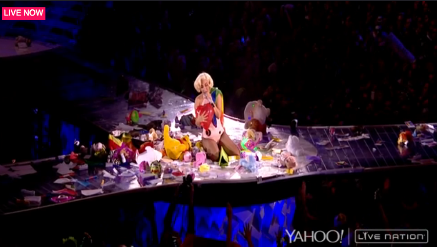 YahooMusic's tweet photo. Showered with gifts. @LadyGaga #artRaveLIVESTREAM #YahooLive Watch: http://t.co/PNuna12stG http://t.co/5h3I5A4cig