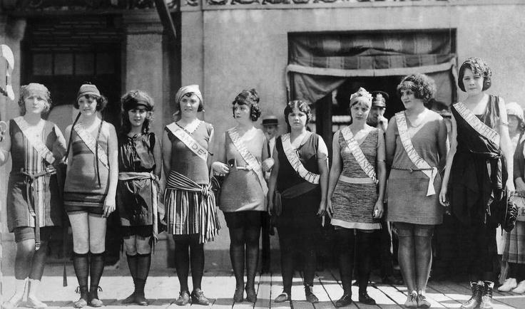 HistoryInPics's tweet photo. The first Miss America Pageant, 1921 http://t.co/TtjhCoBjf4
