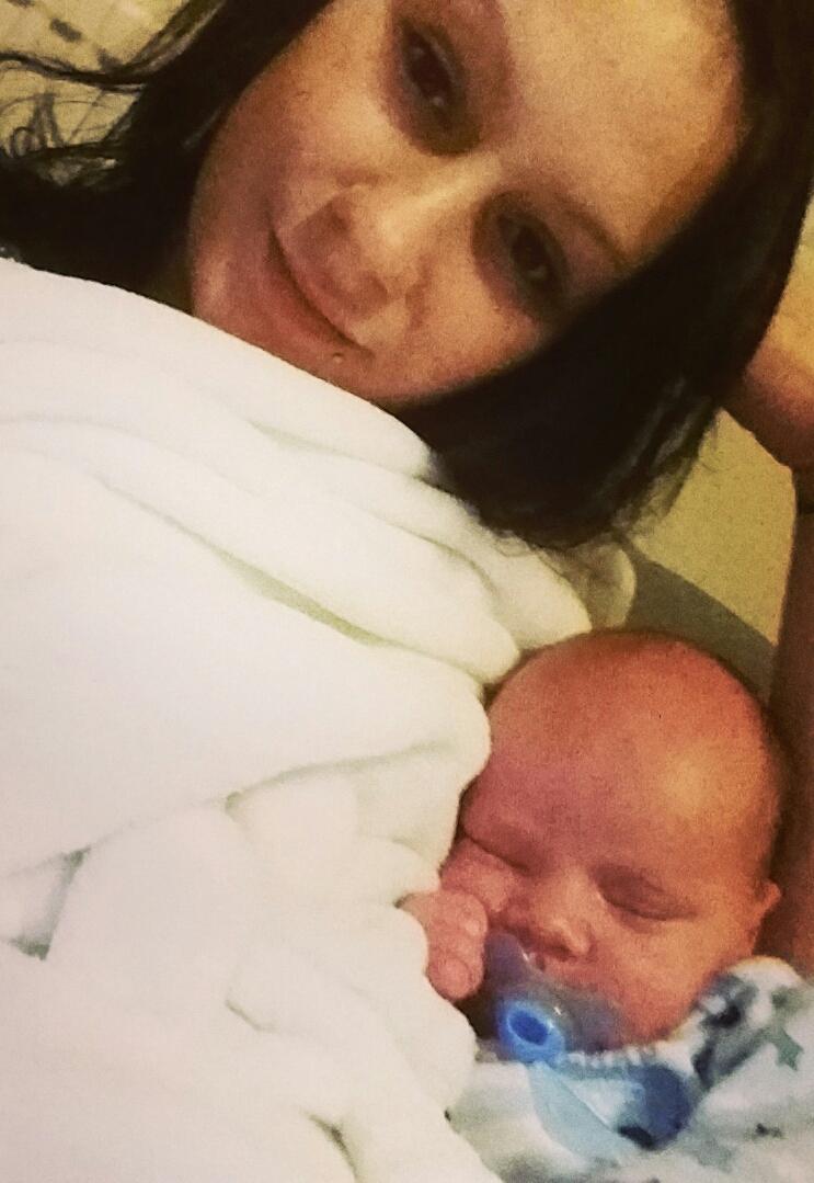Sharonvdh_'s tweet photo. "@Le_Raneezy: "@Sharonvdh_: Tv kijken met m'n baby 💋 #moe http://t.co/aWpxbja6st" best wel schattig mommy :p" dankjewel ❤❤