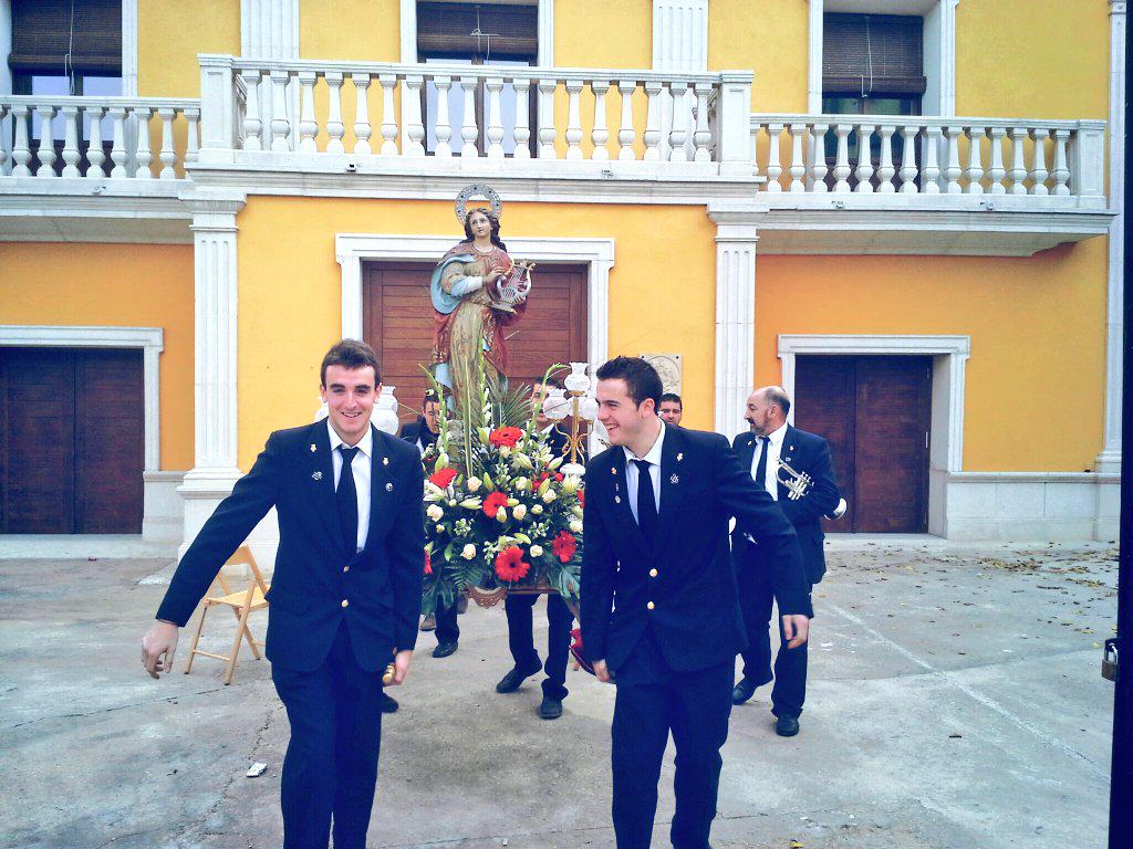 Laliralafont's tweet photo. Ja la tornem... Fins l'any k ve Santa Cecilia! http://t.co/wBeDdn9MTD