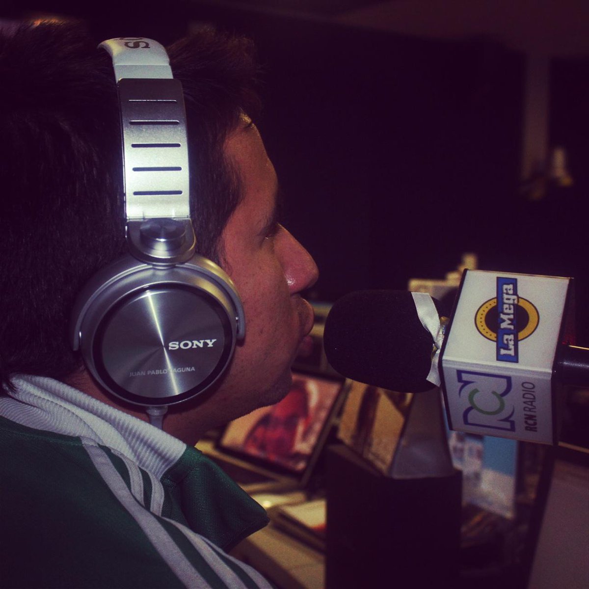 CotorraDigital's tweet photo. Este Cotorro @JuanpaLaguna del @CarteLdeLaMega nos dio lora sobre su experiencia en medios. #prontolanota :) http://t.co/6YVC0s5yEB