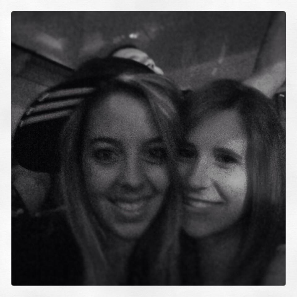 Agrv90's tweet photo. Viiiiiiginiota vecinota 👋👋 mas bonita ella que to las cosas @virgi_ove http://t.co/NR3W8hJSLD