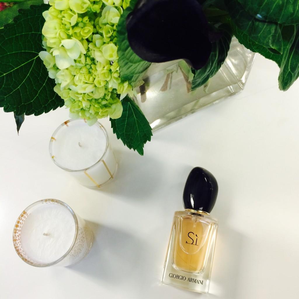 neimanmarcus's tweet photo. Around The Office: Giorgio @armani Si perfume and @nestfragrances Holiday votives. #NMbeauty #scentevent http://t.co/mGoMuDwwCm