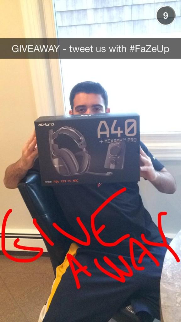cy_aim's tweet photo. @bananafone34 #FaZeUp http://t.co/7GacHrWxQT