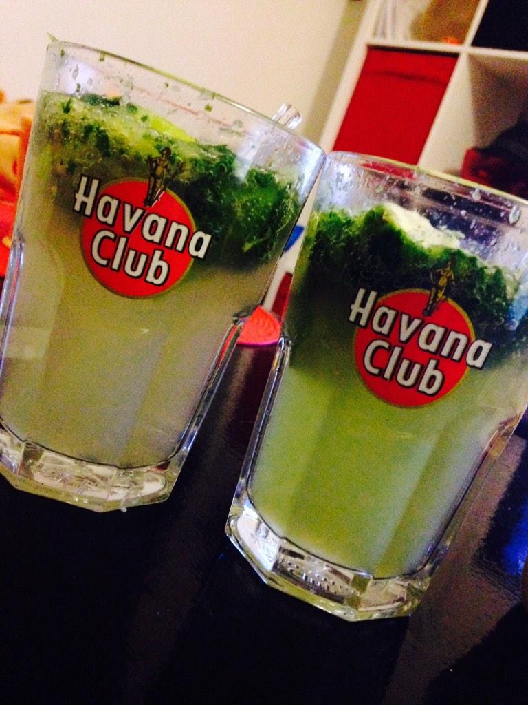 T_iitia's tweet photo. Ce soir c'était soirée en amoureux ❤️❤️ #apero #petitrepas #film #quecafaitdubien http://t.co/Prl0JygYSZ