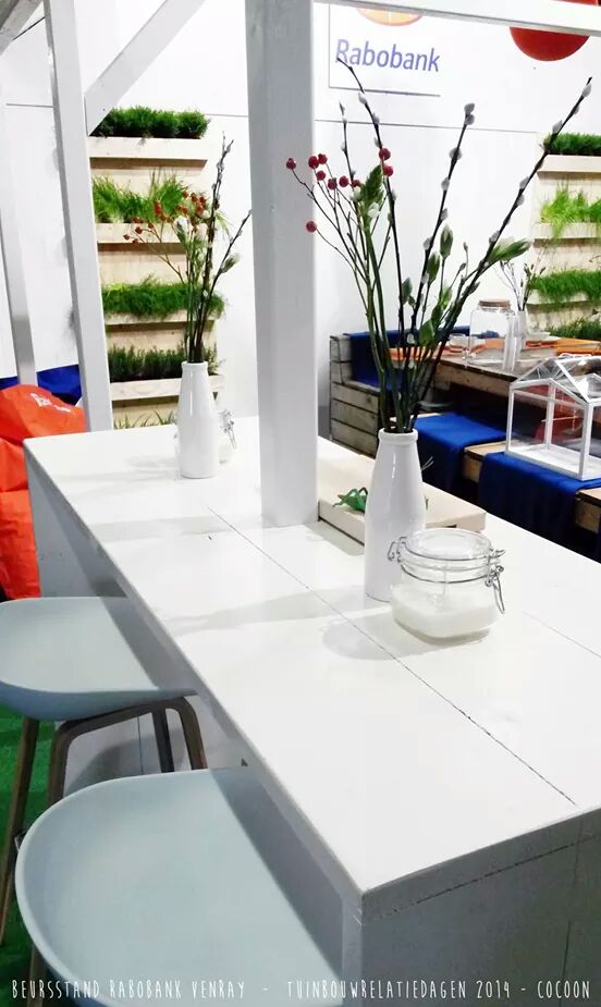 CocoonWonen's tweet photo. TROTS! Vandaag n mooi project mogen opleveren. Ontwerp, uitvoering en styling van de beursstand van @RaboHorstVenray http://t.co/Wt0dZiLsLX