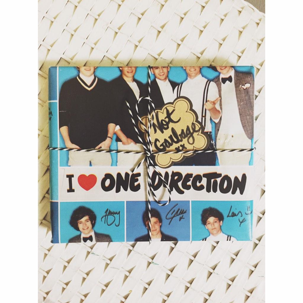 kelsieromance's tweet photo. I give the best gifts. Spoiler alert: its the @5SOS #GOODGIRLSEP #notgarbage http://t.co/f9N7ugNGai