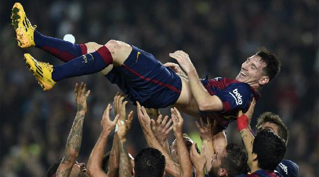 marca's tweet photo. Messi es más que un club http://t.co/lSjdguhoj3 http://t.co/eMtHtimo9E
