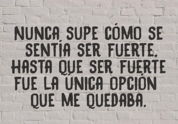 Noeliaa_escobar's tweet photo. La vida a veces pone piedras sobre el camino guardalas todas y algun dia construiras tu propio castillo #BuenasNoches http://t.co/2K7Pmhm8Bd