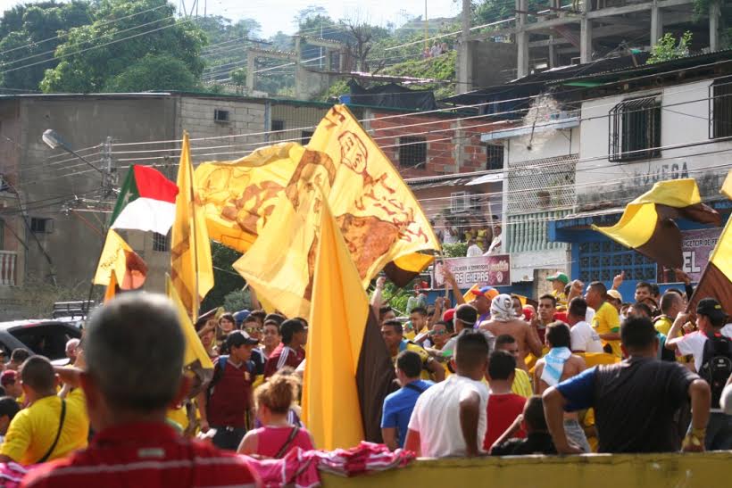 Tribu_Guerrera's tweet photo. Parte del banderazo guerrero http://t.co/Q8gL5uveoS
