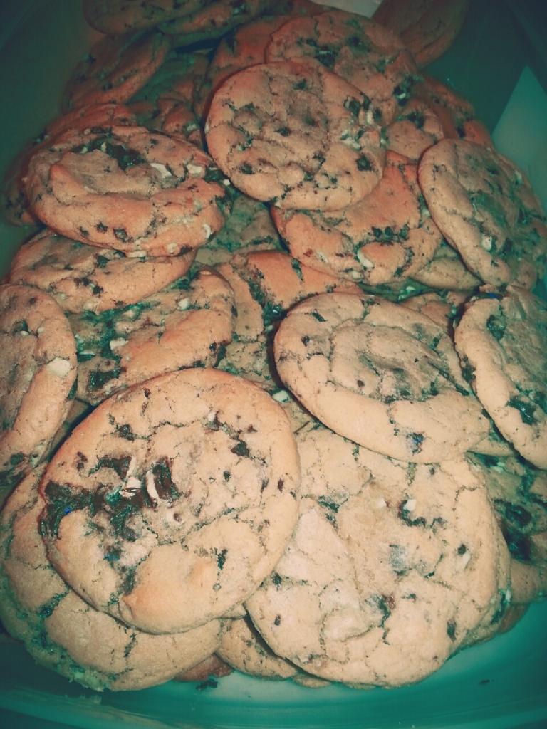 rsamborski's tweet photo. Made with extra love #bakingbaked #specialcookies http://t.co/BWfh7pyopi