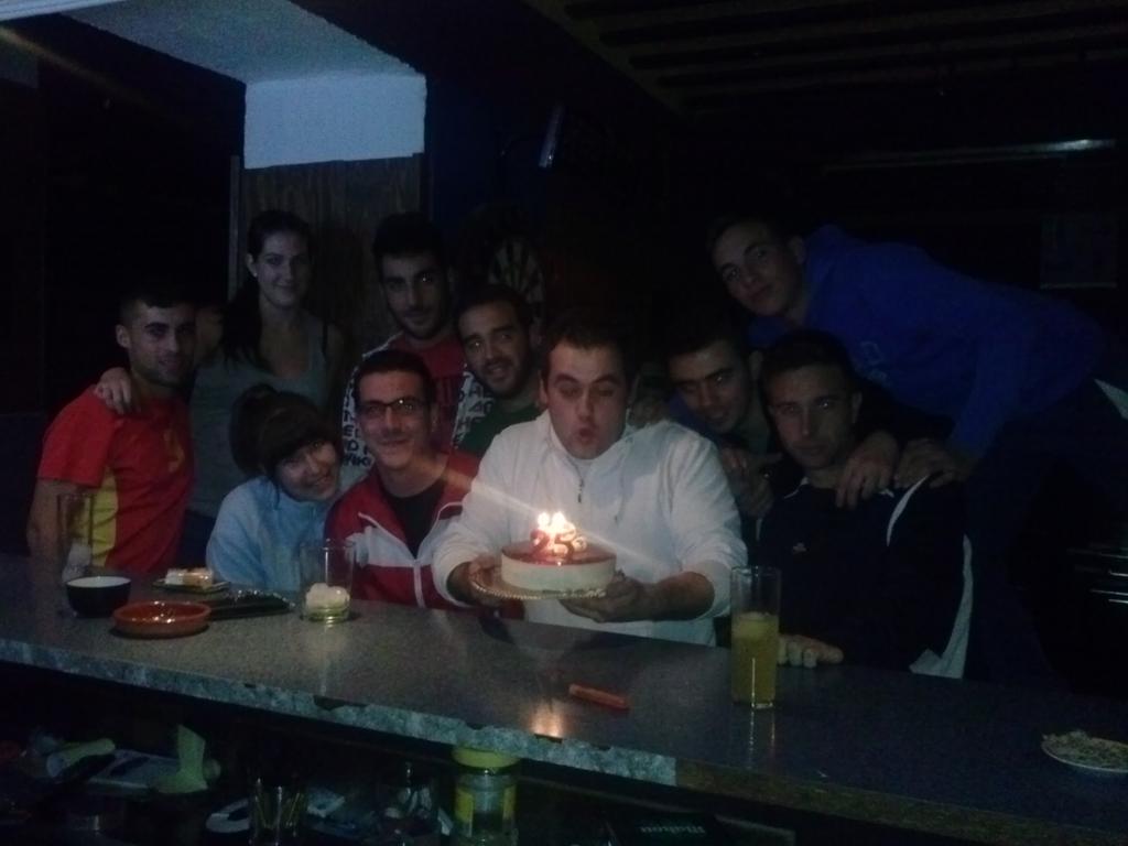 raqueljimr's tweet photo. Dar la gracias a todos mis complices para que la sorpresota saliera perfecta...sois la caña http://t.co/3h6ZBPTSPt