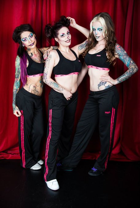 Last one before bed shooting for @lonsdale1960 with Gemma Kahlua and Roxy Love by @StefCulley at @Murdermiles