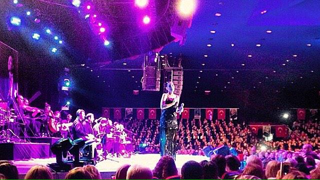 PlaybackMusic86's tweet photo. ŞEVVAL SAM ÖĞRETMENLER GÜNÜ ÖZEL KONSERİ http://t.co/0zwtKeARBe