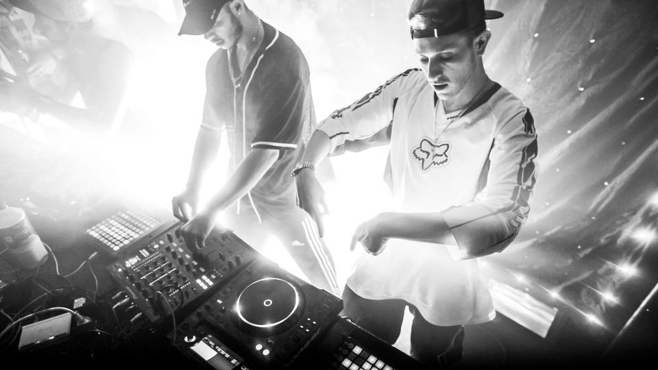 RelentlessBeats's tweet photo. @FLOSSTRADAMUS will light the deck up @DecadenceNYE↙↙
http://t.co/e8NNDsHxKz
#NYE #newyearseve #frontierhall http://t.co/xeiEjoXUMm