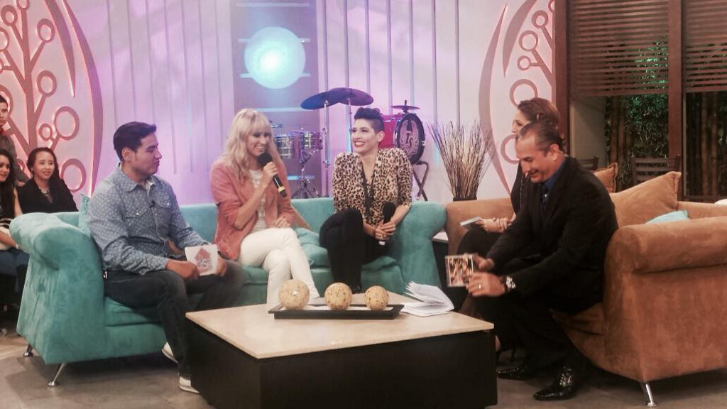 haashoficial's tweet photo. Grabando para @tucasatvoficial 😘 http://t.co/7ceS4aCxzb