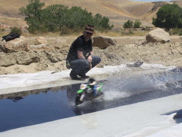 MythBusters's tweet photo. Watched all 25 free eps? Take the #GiftBusters quiz &amp; you could win tix to see us LIVE! http://t.co/zRQsh1Mg2j http://t.co/n7TIQKqYZf