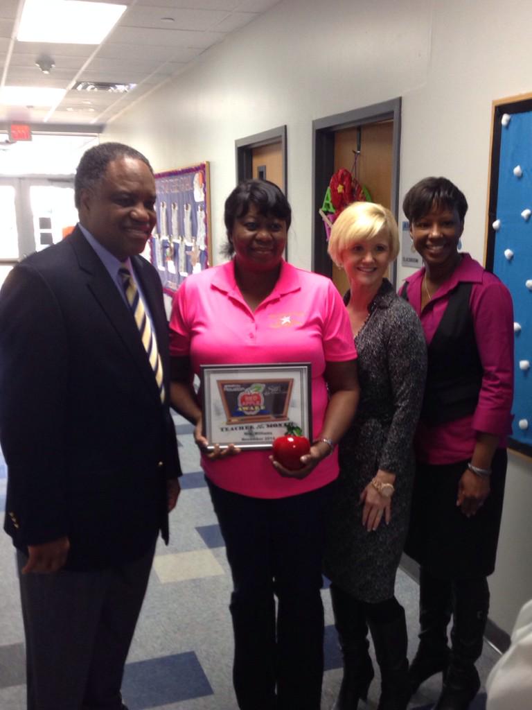 smithelem66's tweet photo. Dr. Randle and Ms. Lyons congratulate Ms. Williams for her Red Apple recognition. #smithlc @LamarCISD http://t.co/8woXH2TQEh