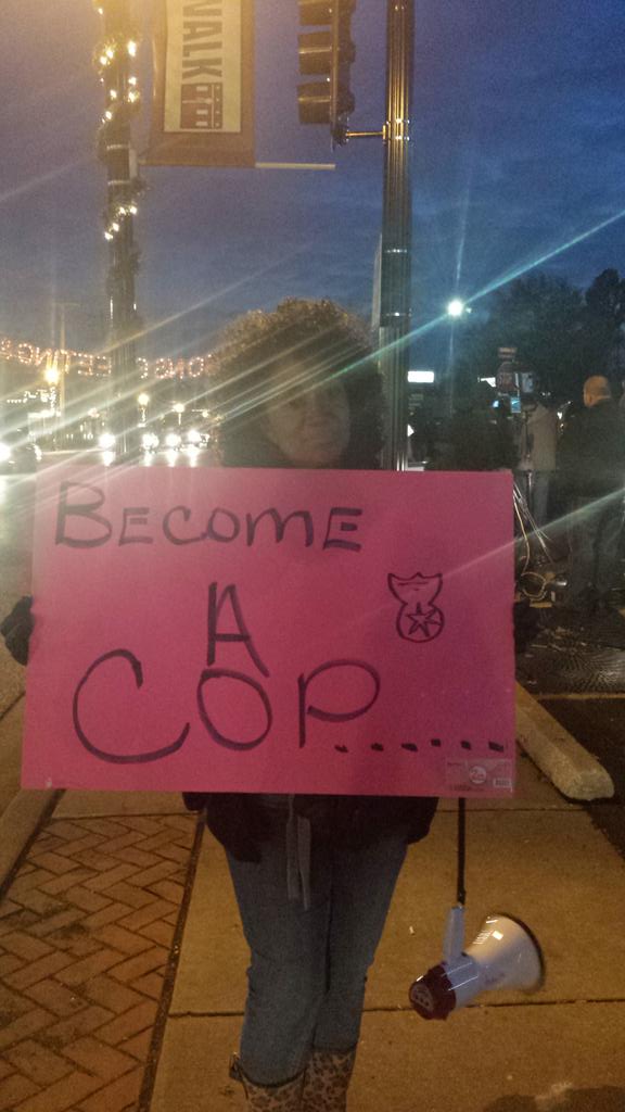 ToluseO's tweet photo. Outside the #Ferguson police station http://t.co/65Onxrzbrc