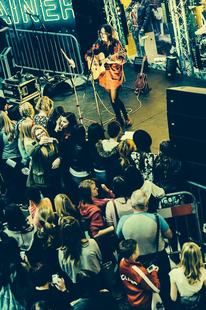 Lucymaywalker's tweet image. Playing at @shopkingfisher yesterday supporting @OverloadGen #lucymaywalker #singersongwriter #OverloadGeneration x