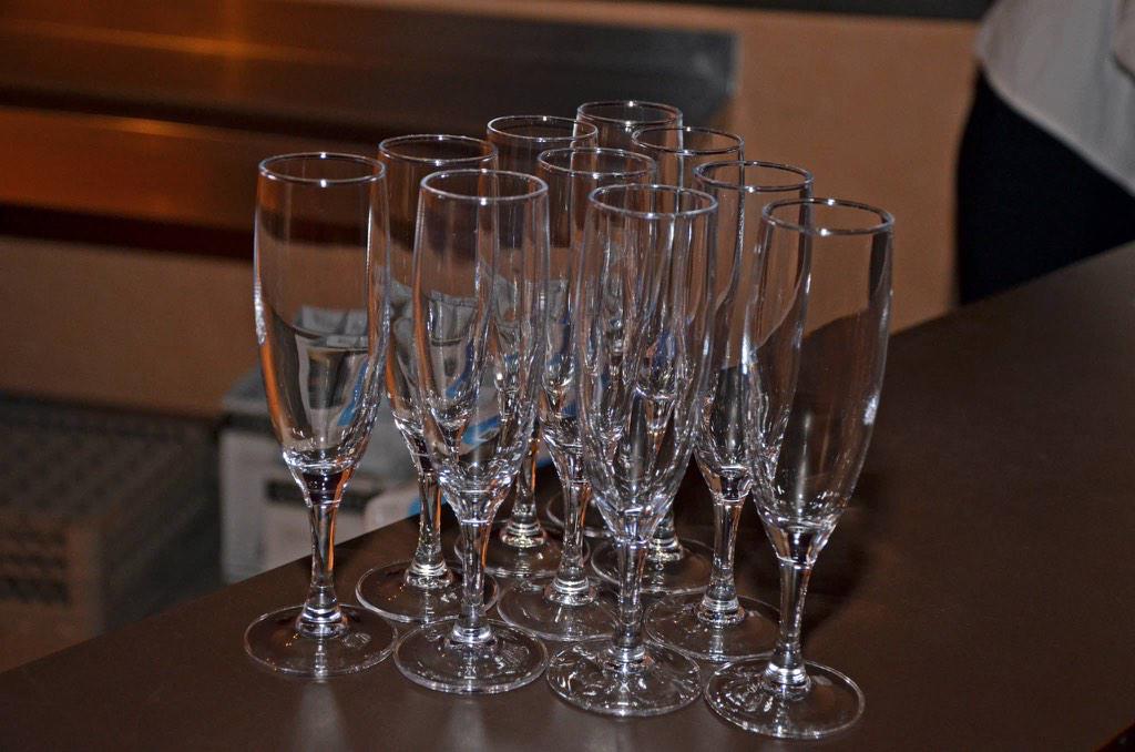 cmillepchn's tweet photo. La concentration service du champagne lors de la remise des diplômes 🍸🍸 #CapRestaurant http://t.co/ARrsR3yfKx