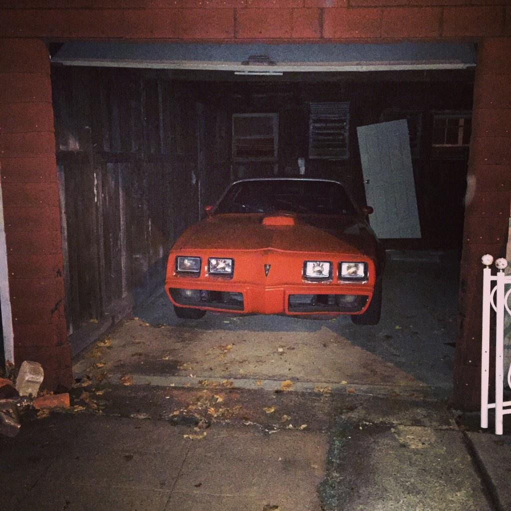 ItsBillyD00D's tweet image. Christine babe is going into hibernation for the winter..

#transam #transamsofinstagram #pontiac455 #pontiactransam
