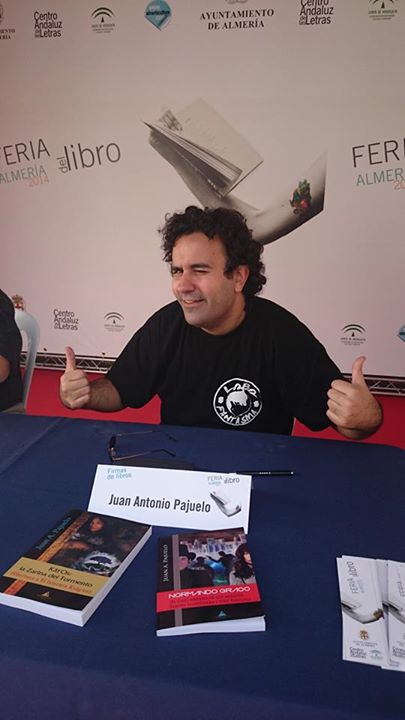 Zarinatormento's tweet photo. Más fotazas de nuestro autor favorito @Khonsuwolf !! http://t.co/Ubkw7yEAdG