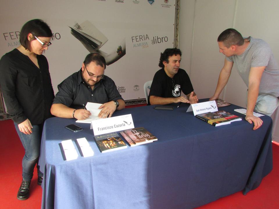 Zarinatormento's tweet photo. Más fotazas de nuestro autor favorito @Khonsuwolf !! http://t.co/Ubkw7yEAdG