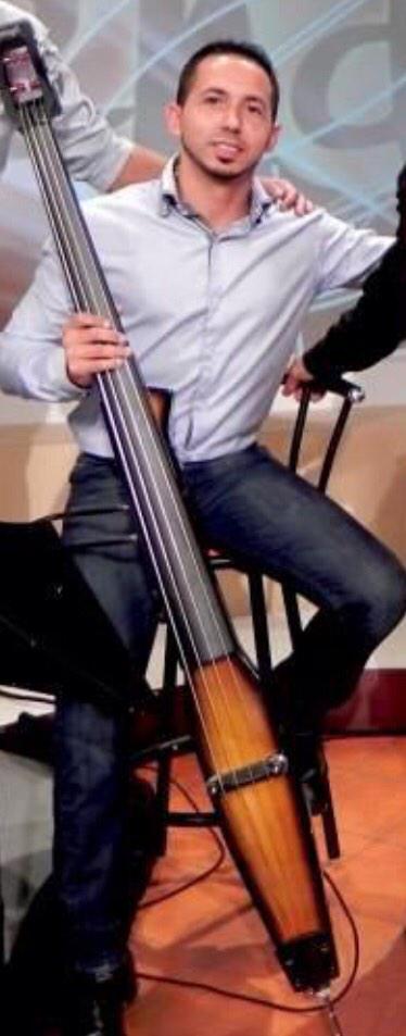 fest_folk's tweet photo. El maestro Ivanoff Rodríguez será el encargado de calar con contrabajo la "Noche Folk" http://t.co/kRROES5G7L
