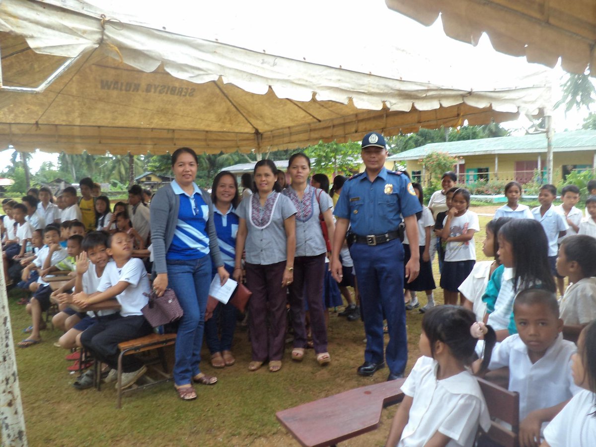 mpscortes's tweet photo. PI Carmelo D Malubay COP atnded a 1 day Adopt a Sch. Program spnsord by Phil. Dental Assn. held at Burgos Elem. Sch. http://t.co/GZcQ9Y27qb