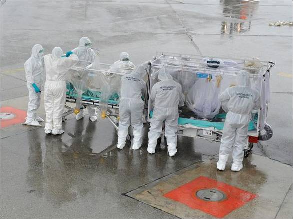 Agenzia_Ansa's tweet photo. Ebola, medico contagiato arrivato a Pratica di Mare
 http://t.co/W433BOIYK2 http://t.co/9hKXE5YBkQ
