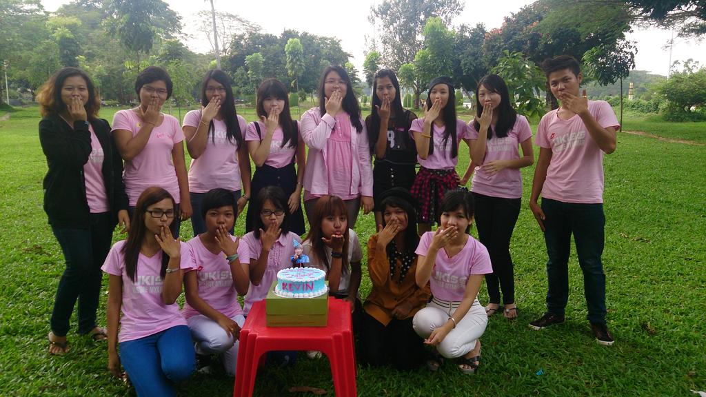 Flying Kiss for Kevin Woo from Kiss Me Myanmar...
Happy Birthday oppa... We love you. <3 
