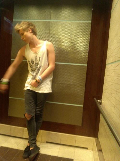 hiya im lucas!!!! rt?